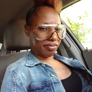 Meet your Posher, Renika